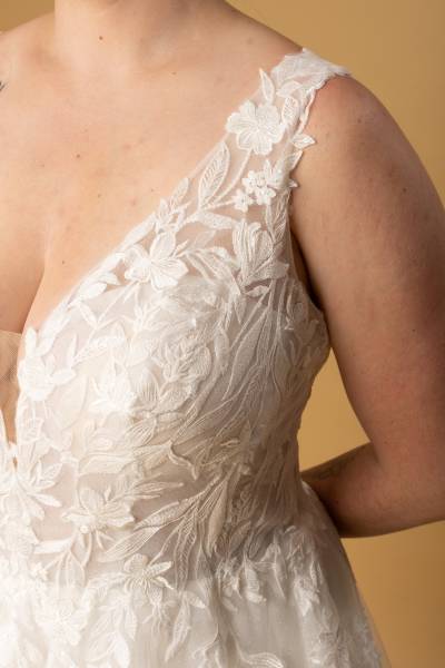 Robe de Mariée Cyra détails buste - Boutique Céline d'Al à Bolbec 76210