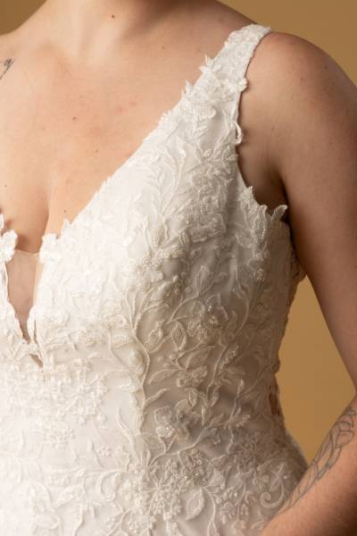 Robe de Mariée Novela détails buste - Boutique Céline d'Al à Bolbec 76210