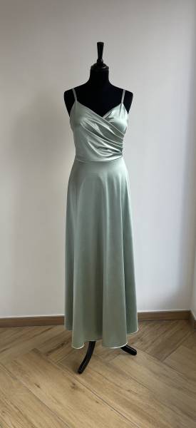 Robe Longue en Satin Vert Sauge - Boutique Céline d'Al à Bolbec 76210
