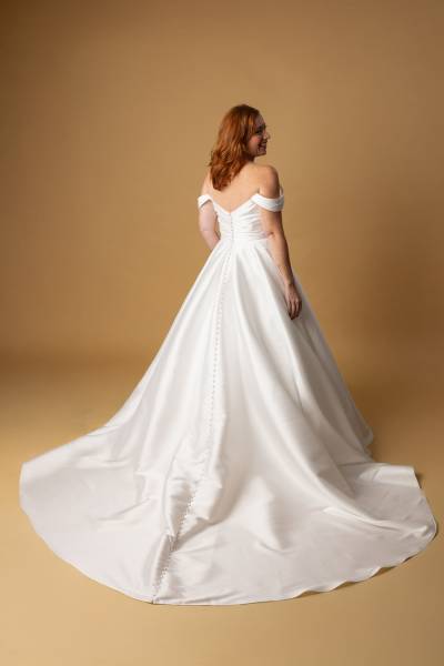Robe de Mariée Ynovie Boutique Céline d'Al traîne - Boutique Céline d'Al à Bolbec 76210