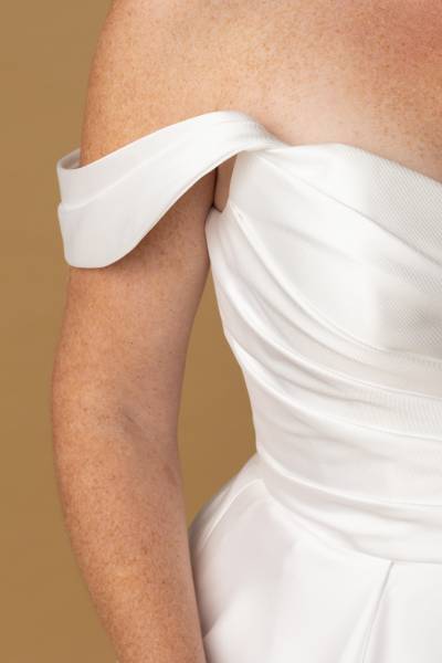 Robe de Mariée Ynovie encolure bateau - Boutique Céline d'Al à Bolbec 76210